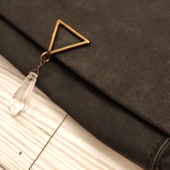 Womens Twig & Arrow blackish/gray crossbody bag with hanging bead. - Picture 14 of 16